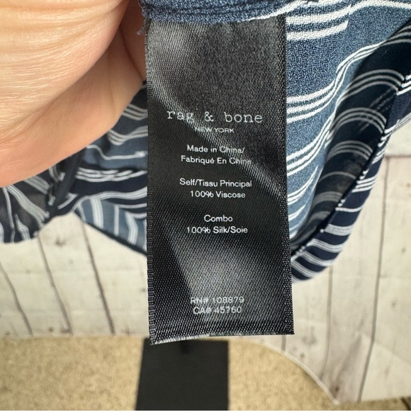 Rag and Bone Victor Sleeveless Silk Blend Navy and White Striped Top Size Small - Picture 7 of 7